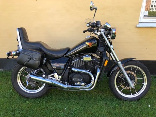 Honda VT 500 Shadow full