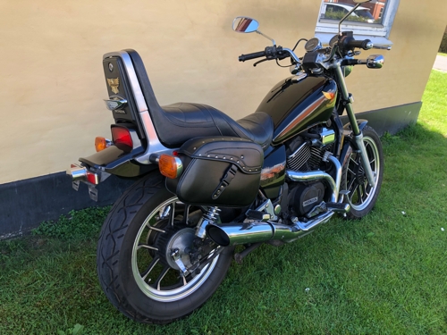 Honda VT 500 Shadow full