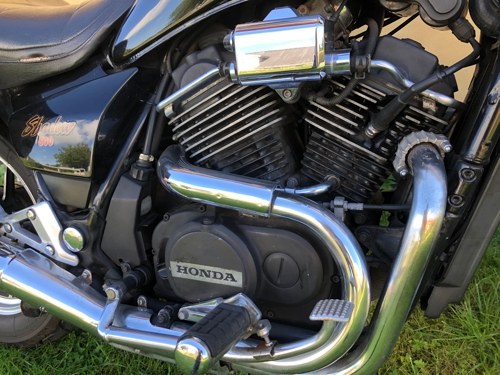 Honda VT 500 Shadow full
