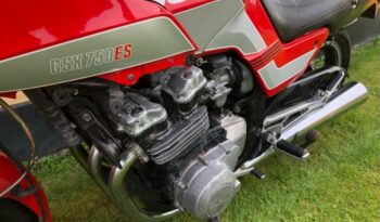 Suzuki GSX 750 ES full
