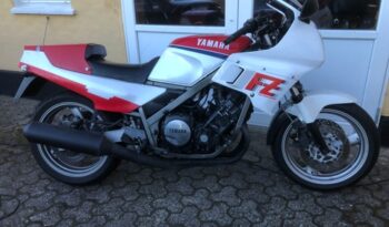 Yamaha FZ 750 full