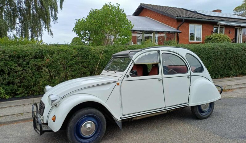 Citroën 2CV sedan full