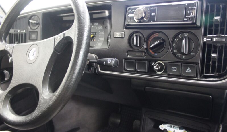 Saab 900 i full