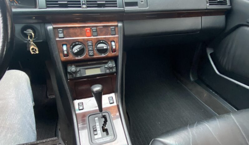 Mercedes-Benz E-Klasse (W124) 230CE full