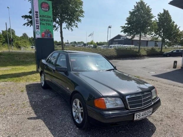 Mercedes-Benz 180 (W120) C180 1,8 Classic 4d full