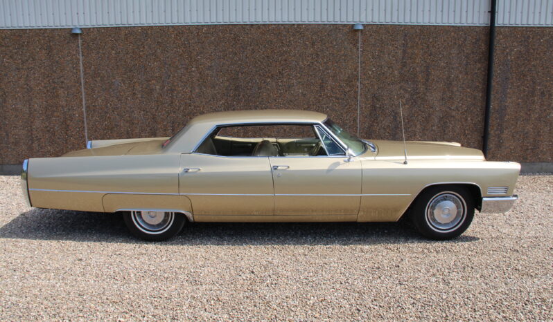 Cadillac Sedan DeVille 4 Dørs full