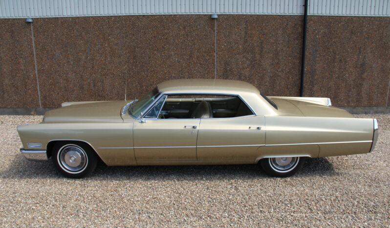Cadillac Sedan DeVille 4 Dørs full