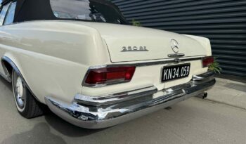 Mercedes-Benz 220-280 (W111) 250 SE full
