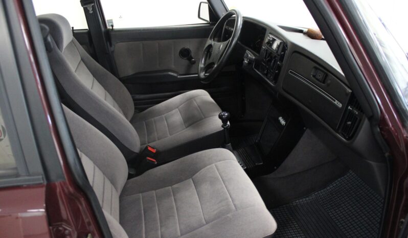 Saab 900 i full