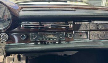 Mercedes-Benz 220-280 (W111) 250 SE full