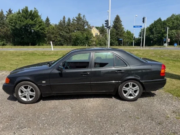 Mercedes-Benz 180 (W120) C180 1,8 Classic 4d full