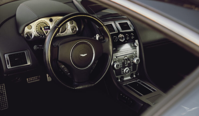 Aston Martin DB9 full