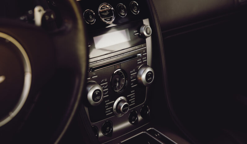 Aston Martin DB9 full