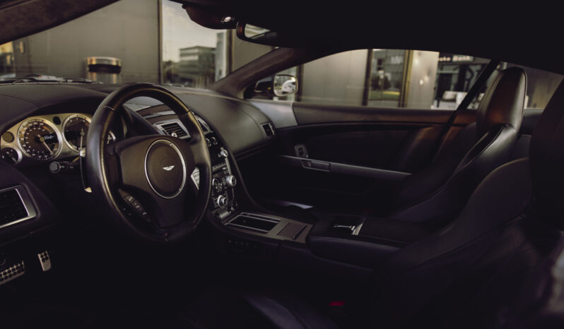 Aston Martin DB9 full