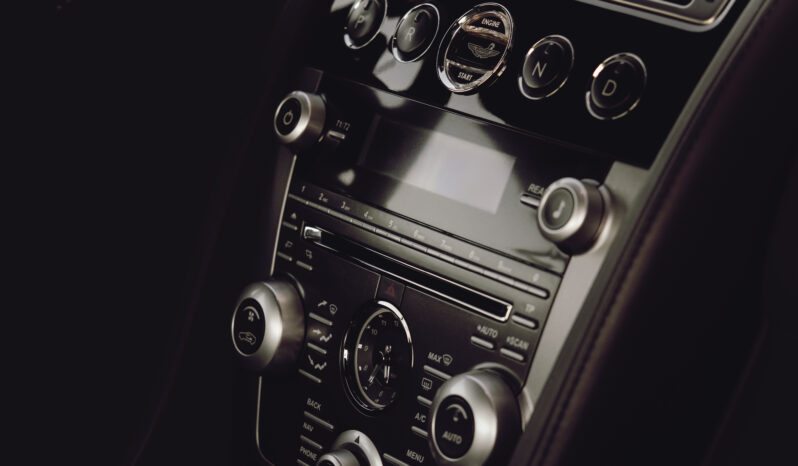 Aston Martin DB9 full