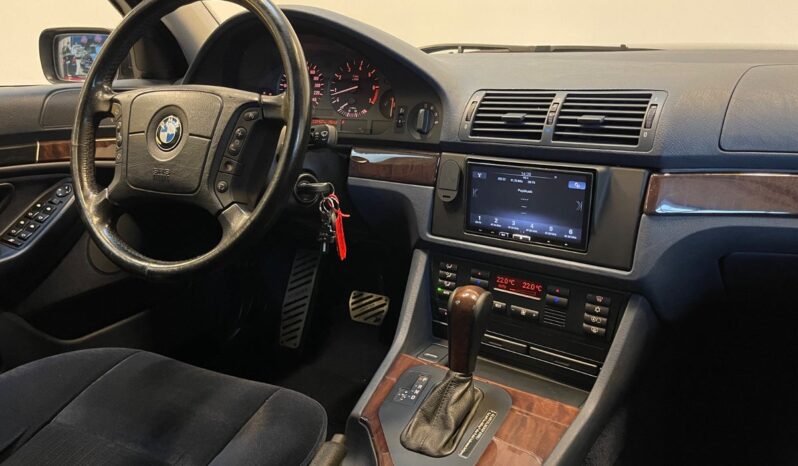BMW 5-serie E39 528i 2,8 Steptr. 4d full