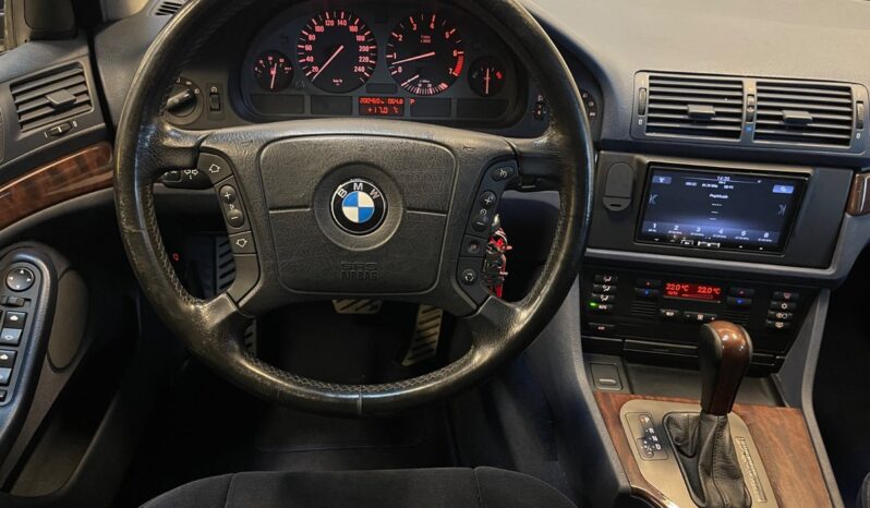 BMW 5-serie E39 528i 2,8 Steptr. 4d full
