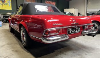Mercedes-Benz SL (W113) 230 Cabriolet full