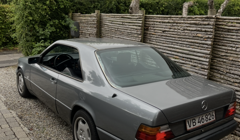Mercedes-Benz E-Klasse (W124) CE-300 full