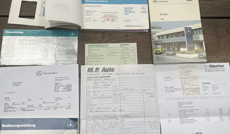 Mercedes-Benz E-Klasse (W124) CE-300 full
