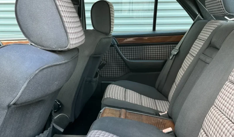 Mercedes-Benz E-Klasse (W124) 300E Sedan aut. full