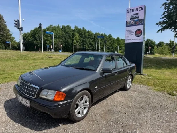 Mercedes-Benz 180 (W120) C180 1,8 Classic 4d full