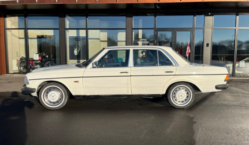 Mercedes-Benz 200-300 (W123) 230 full