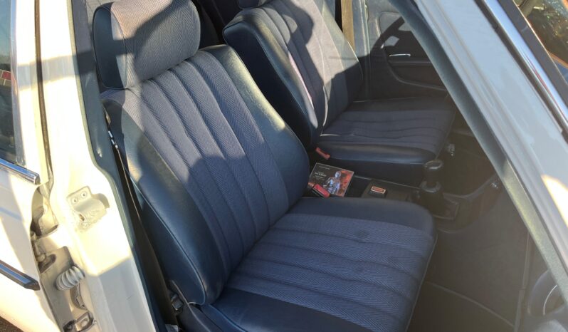 Mercedes-Benz 200-300 (W123) 230 full