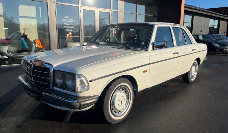 Mercedes-Benz 200-300 (W123) 230 full