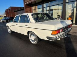 Mercedes-Benz 200-300 (W123) 230 full
