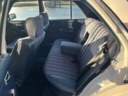 Mercedes-Benz 200-300 (W123) 230 full