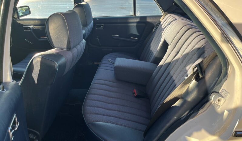 Mercedes-Benz 200-300 (W123) 230 full