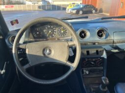 Mercedes-Benz 200-300 (W123) 230 full
