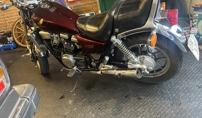 Honda VF 750 Custom full