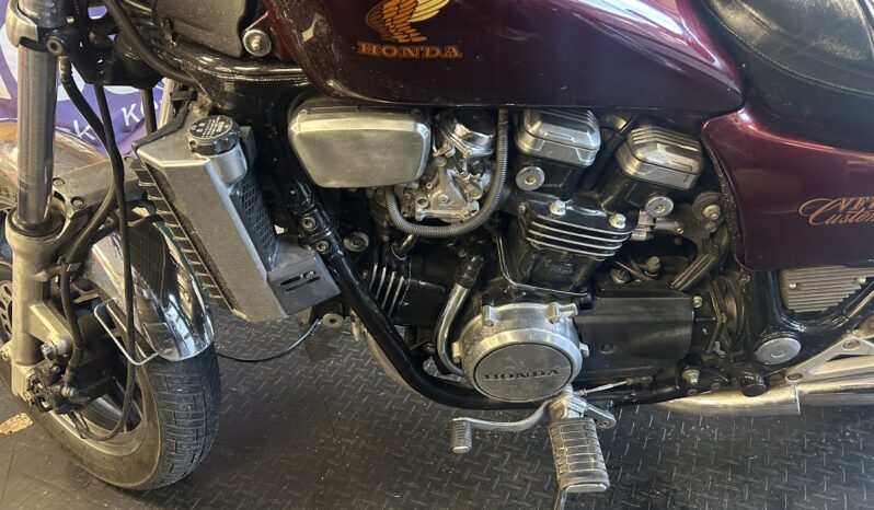 Honda VF 750 Custom full