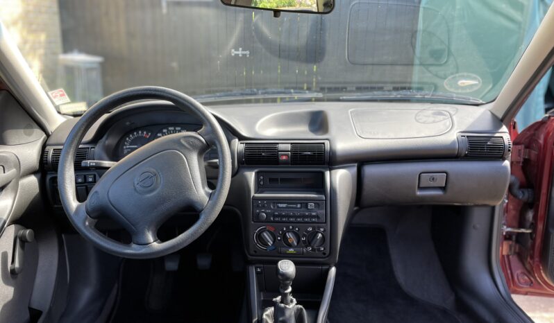 Opel Astra 1,6L full