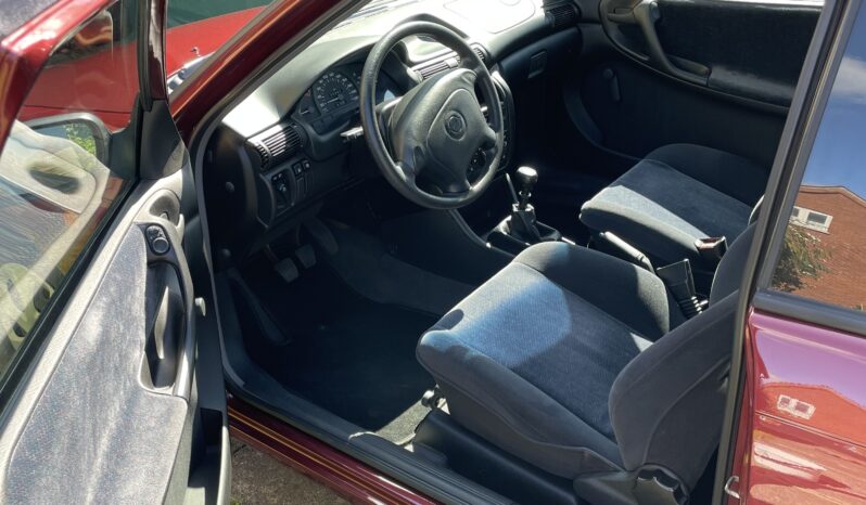 Opel Astra 1,6L full