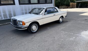 Mercedes-Benz 200-300 (W123) 230CE full