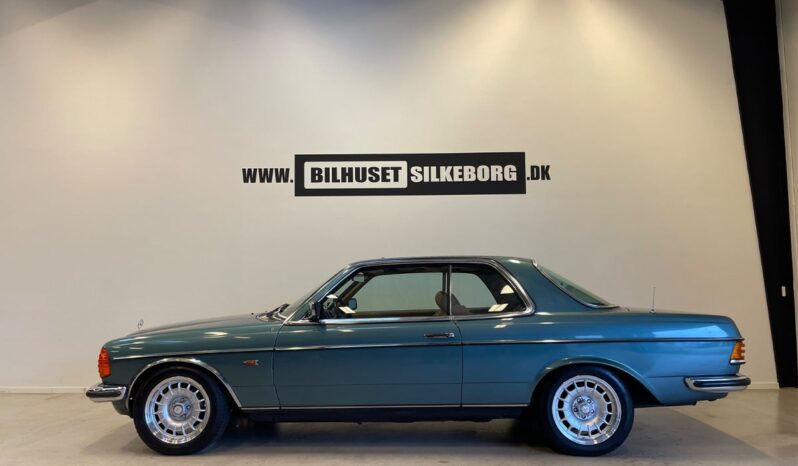 Mercedes-Benz 200-300 (W123) 230 CE 2,3 aut. 2d full