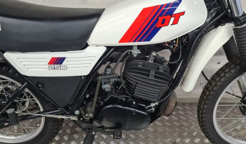 Yamaha DT 250 MX full