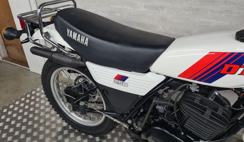 Yamaha DT 250 MX full