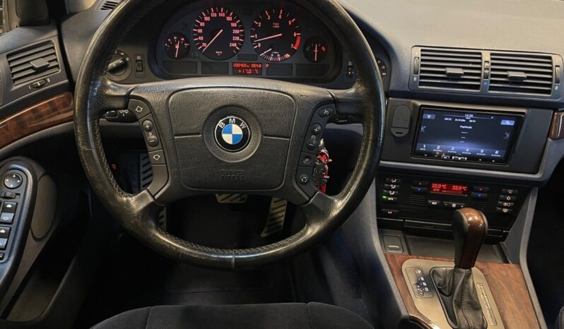 BMW 5-serie E39 528i 2,8 Steptr. 4d full