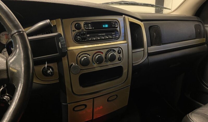 Dodge D100 RAM 1500 5,7 V8 Hemi SLT Quad Cab aut. 4d full