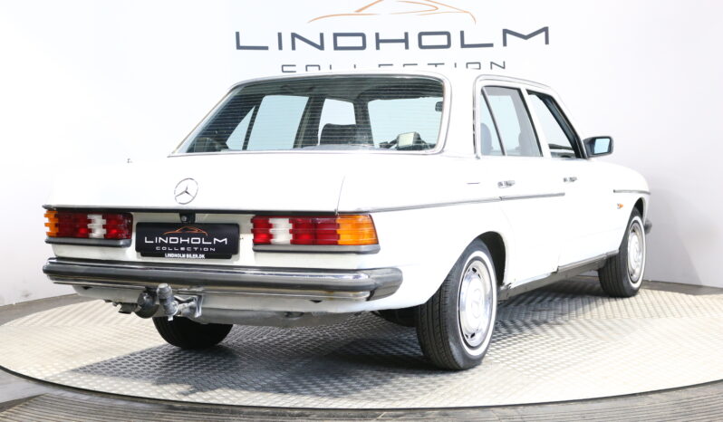 Mercedes-Benz 200-300 (W123) 230 full