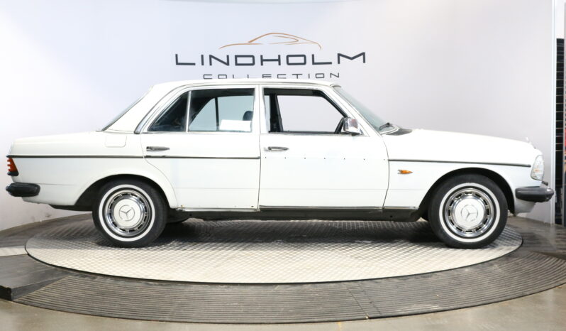 Mercedes-Benz 200-300 (W123) 230 full