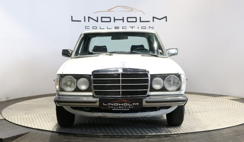 Mercedes-Benz 200-300 (W123) 230 full