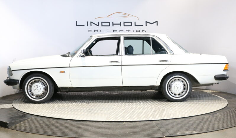 Mercedes-Benz 200-300 (W123) 230 full