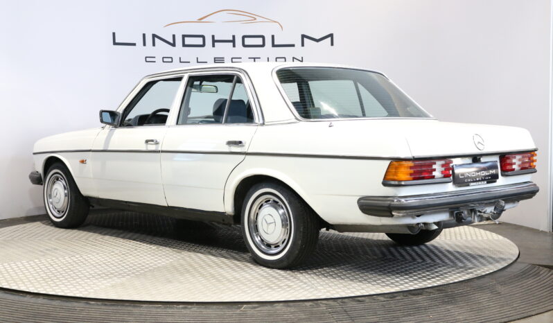 Mercedes-Benz 200-300 (W123) 230 full