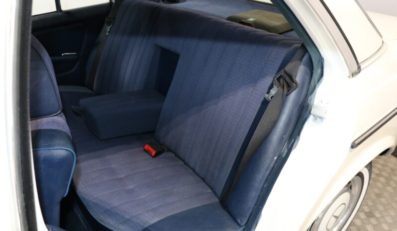 Mercedes-Benz 200-300 (W123) 230 full