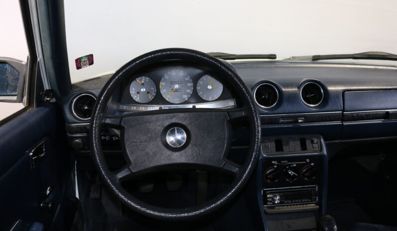 Mercedes-Benz 200-300 (W123) 230 full